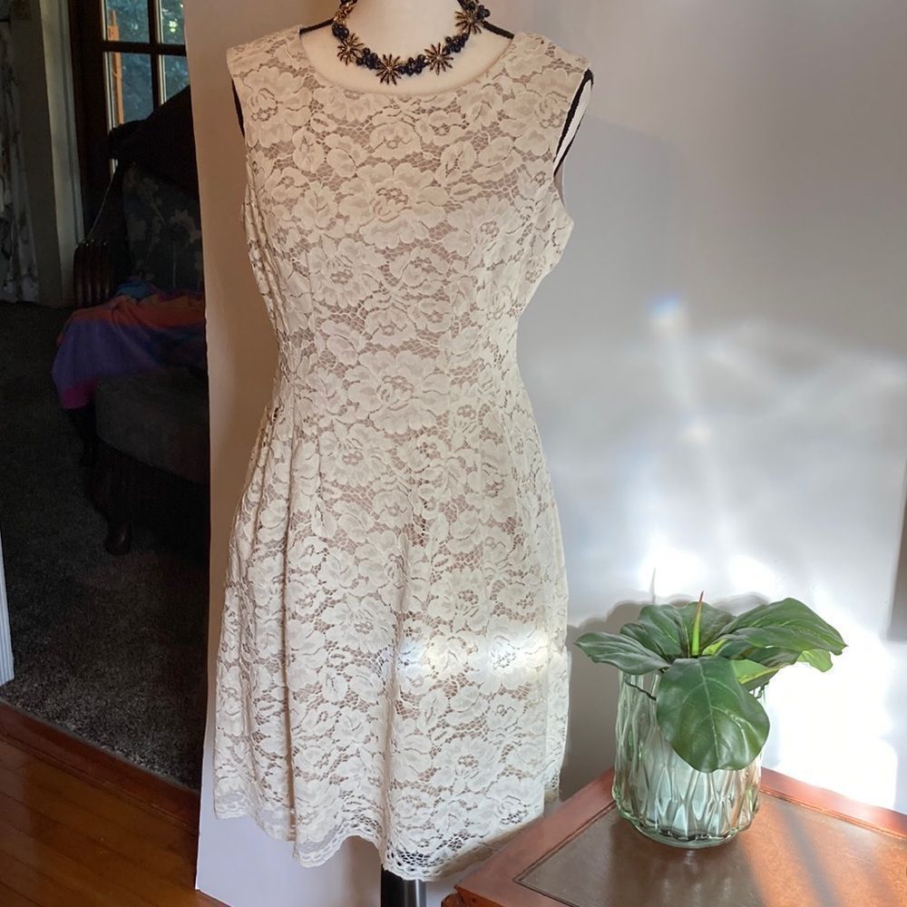 Vince Camuto Dress Cream Beige Floral Lace Sleeveless Dress